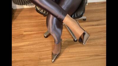 Silver Sling Pumps and Spandex Leggings - sunporno.com