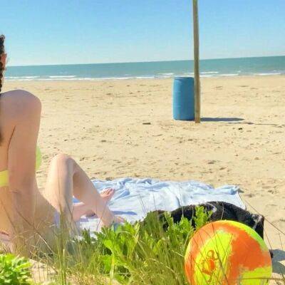 Leaking My Diaper At The Beach (PeachyPoppy) - sunporno.com