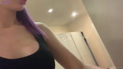 Sia Siberia In Masturbation My Pussy In The Gym Toilet - hotmovs.com