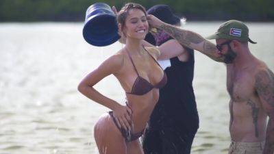 Hot Babe Babe Little Male Pole Bitch - Al - Alexis Ren - upornia - Poland